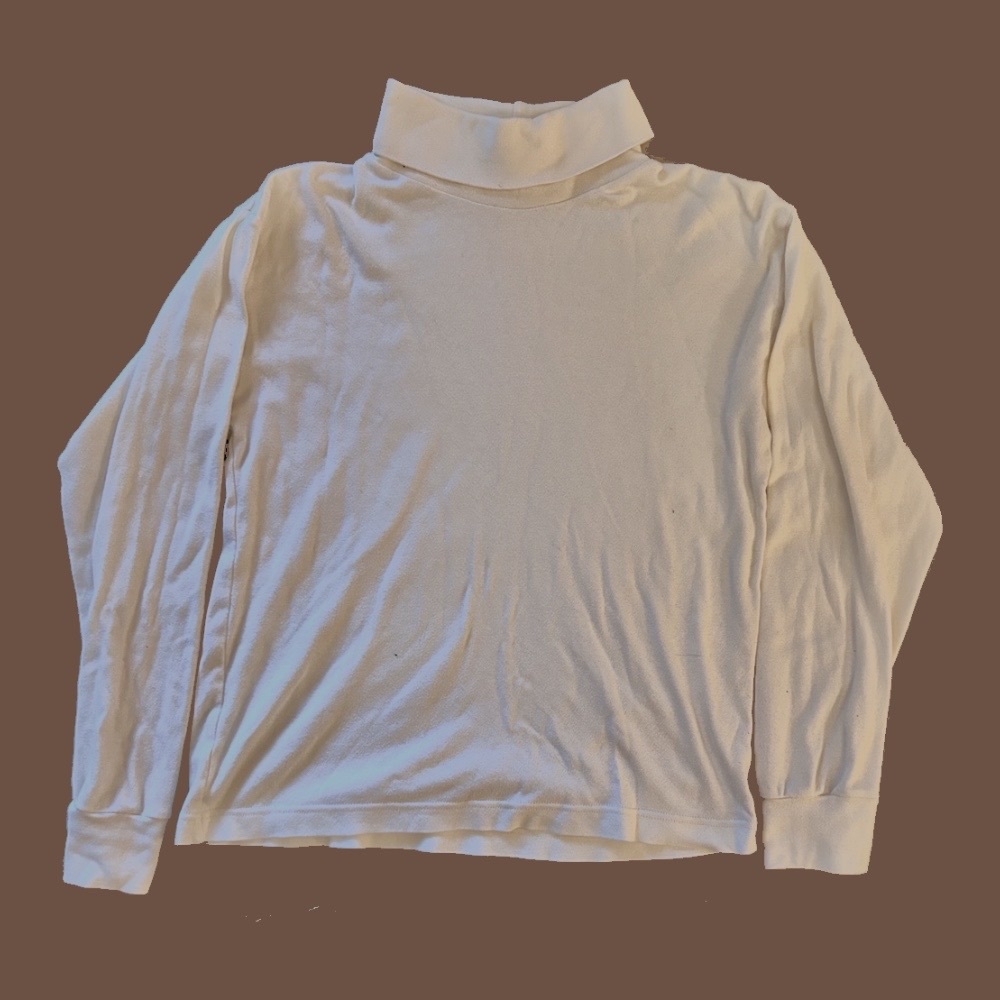 Honor's / White Long Sleeved Turtleneck